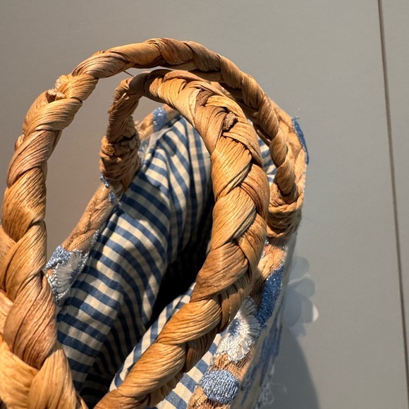 🌸Woven Floral Handbag - Blue and Tan - Picture 6 of 10